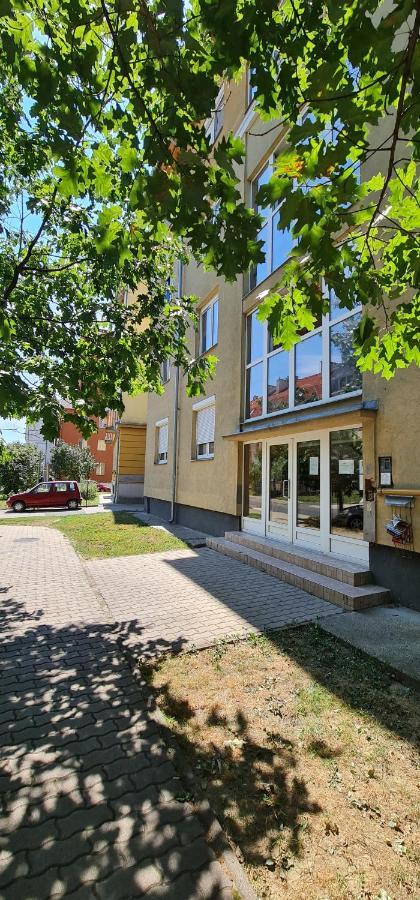 Апартаменты Ybs Apartman Залаэгерсег Экстерьер фото